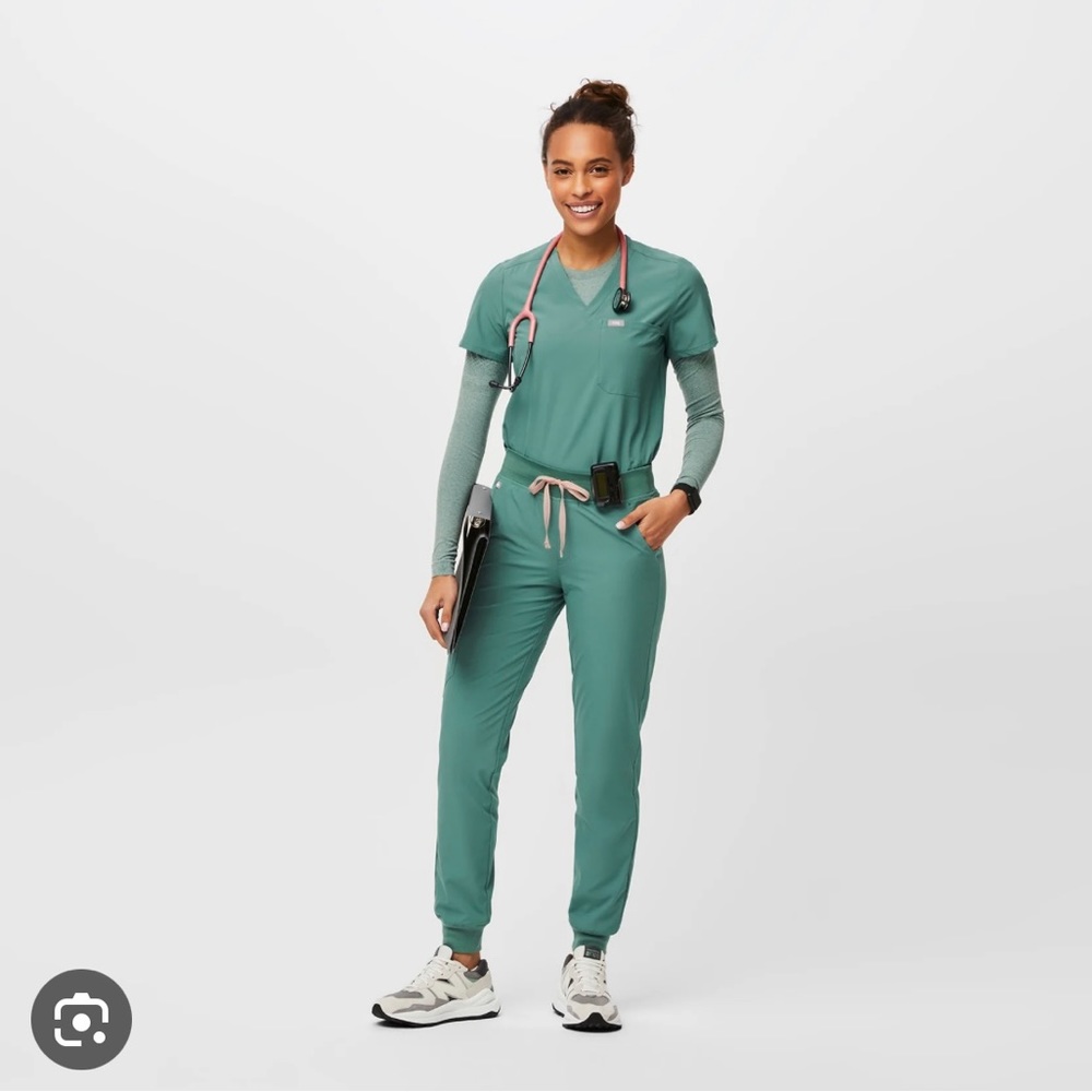 NWT Figs Eucalyptus Scrub Set. Zamora PETITE Jogger and Catarina Top